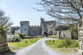 Castle House - Manorbier Castle - 5 Bedroom Castle House - Manorbier